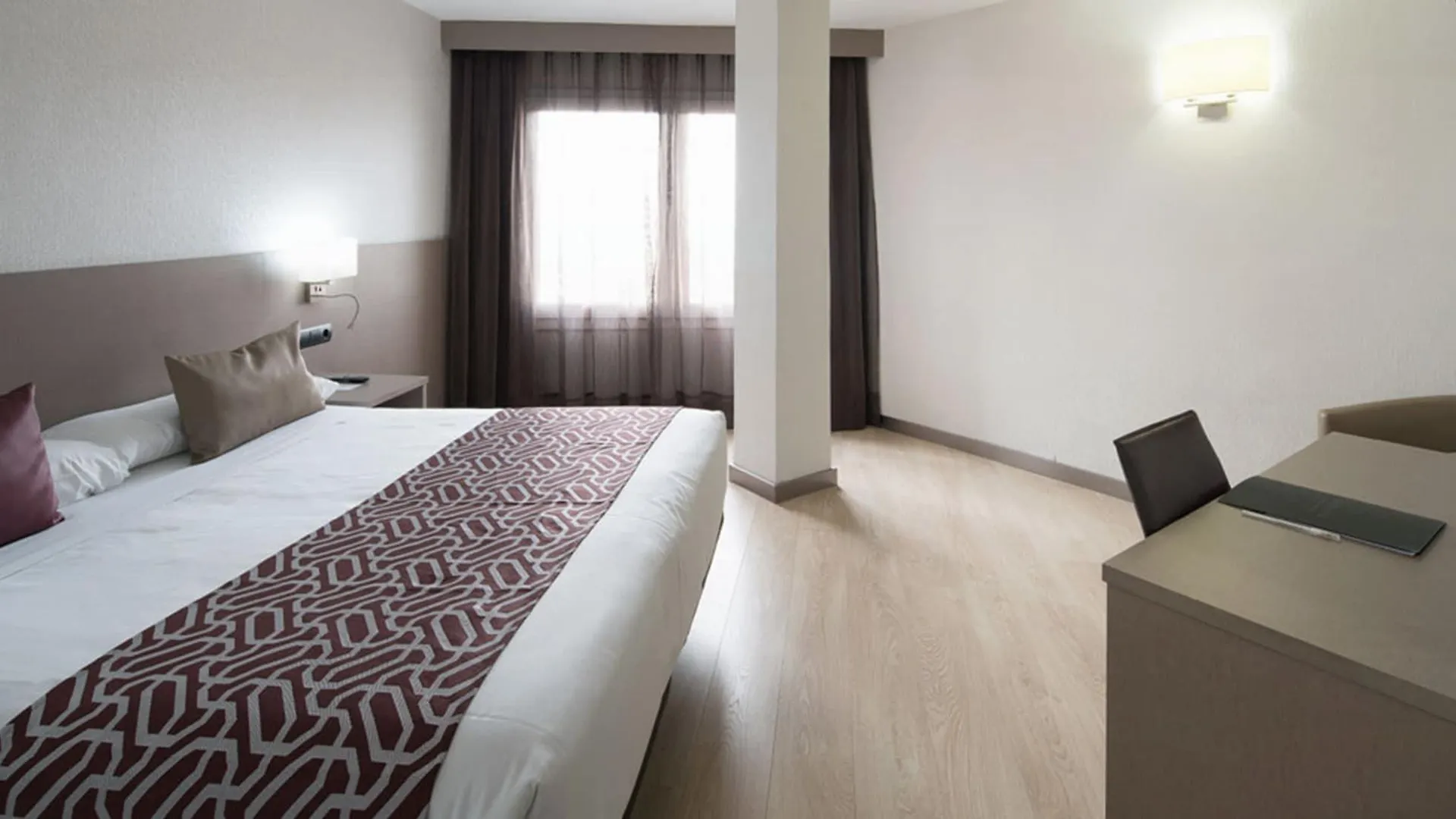 Отель Catalonia Park Gueell Барселона 3*,  Испания